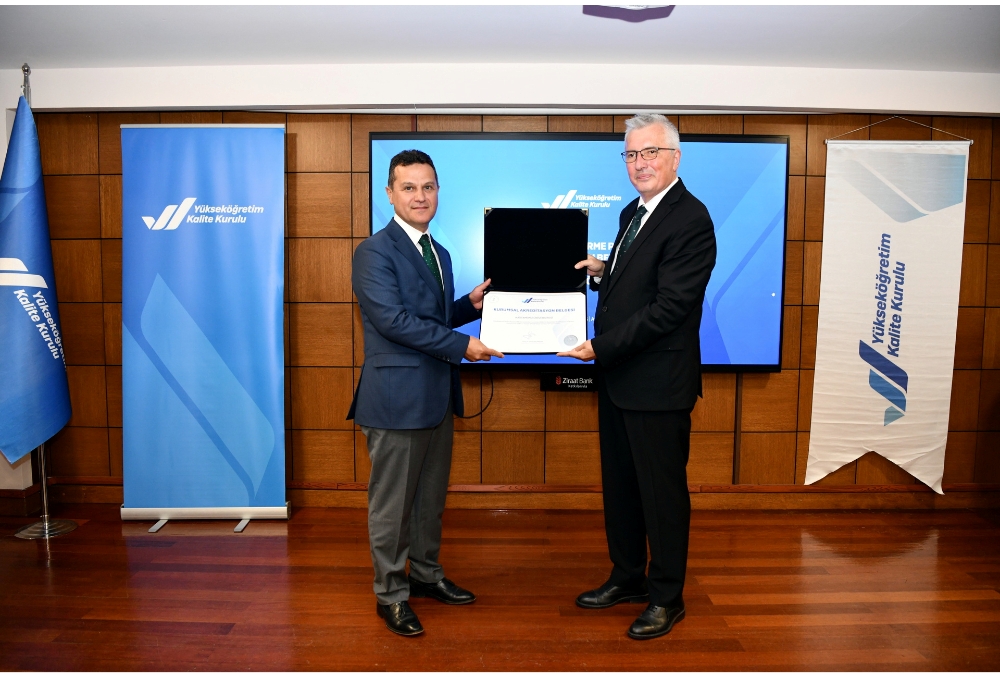 Üniversitemiz Kurumsal Akreditasyon Belgesini Törenle Aldı