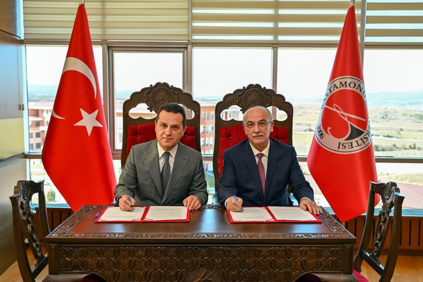 Kastamonu Üniversitesi ve Giresun Üniversitesi Arasında KVYS Yazılım İş Birliği Protokolü İmzalandı
